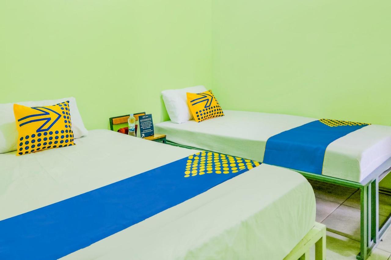 SPOT ON 2081 Sriwijaya Family Residence Lawang Bagian luar foto