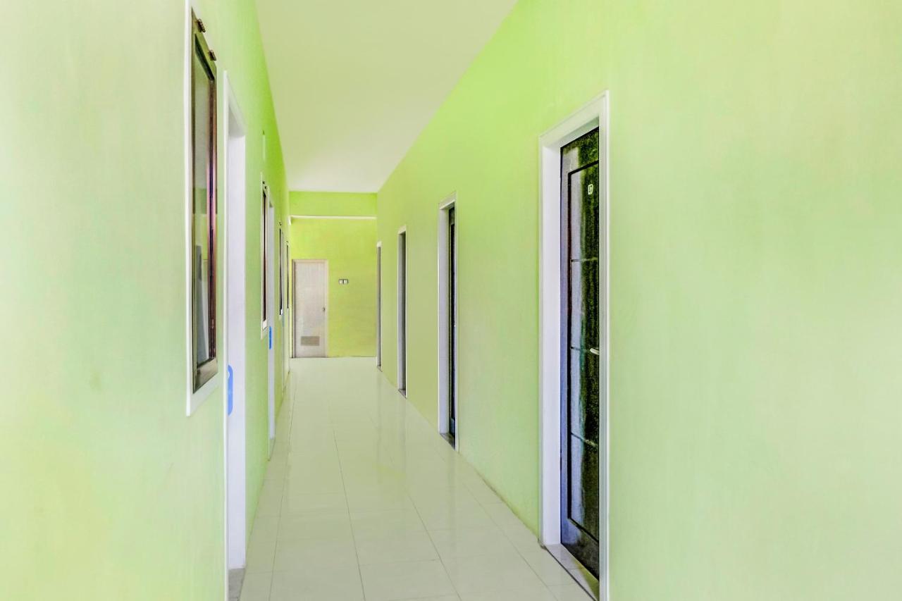 SPOT ON 2081 Sriwijaya Family Residence Lawang Bagian luar foto