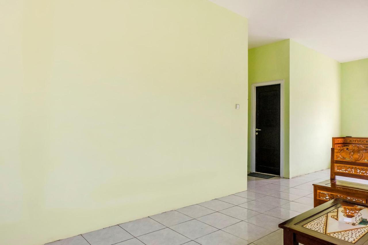 SPOT ON 2081 Sriwijaya Family Residence Lawang Bagian luar foto