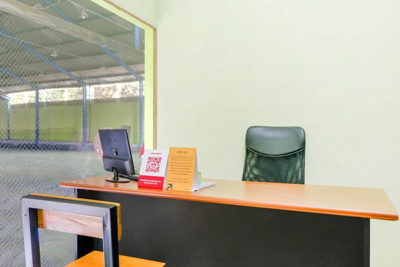 SPOT ON 2081 Sriwijaya Family Residence Lawang Bagian luar foto