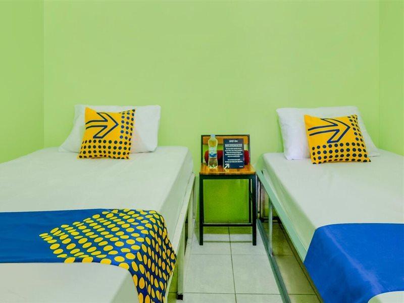 SPOT ON 2081 Sriwijaya Family Residence Lawang Bagian luar foto