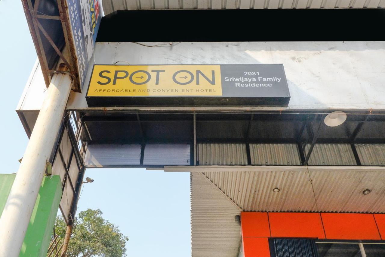 SPOT ON 2081 Sriwijaya Family Residence Lawang Bagian luar foto