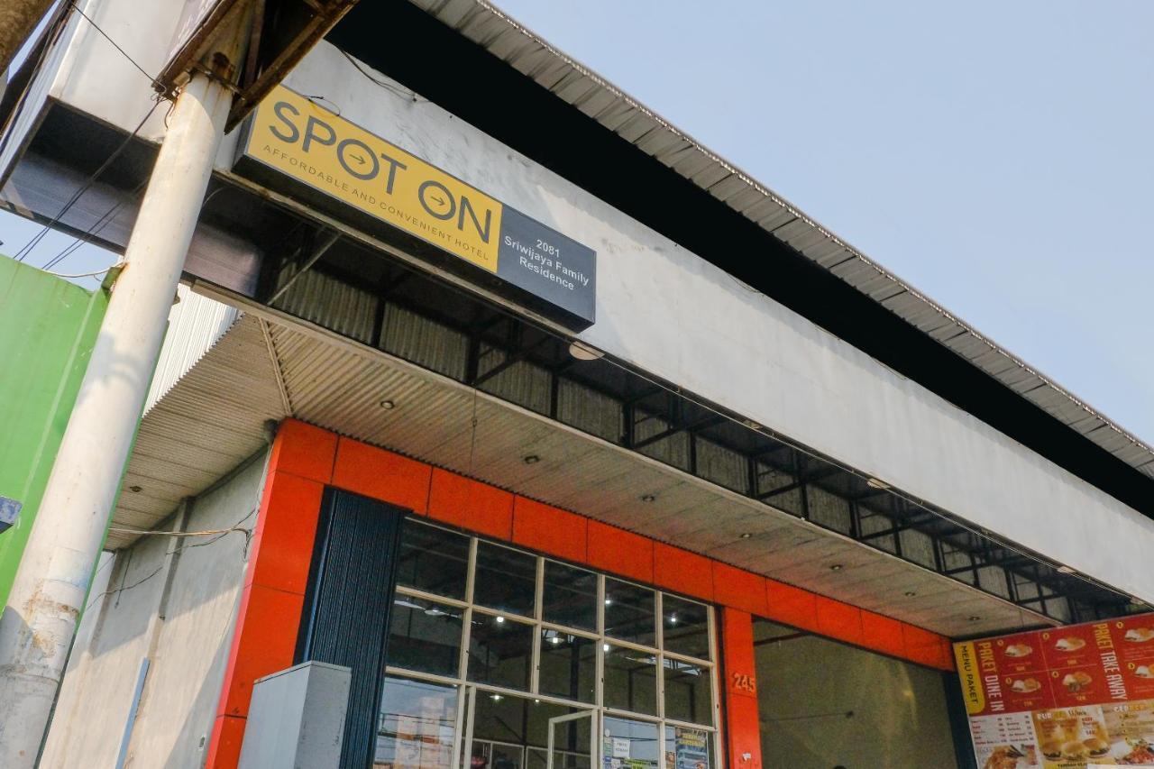 SPOT ON 2081 Sriwijaya Family Residence Lawang Bagian luar foto