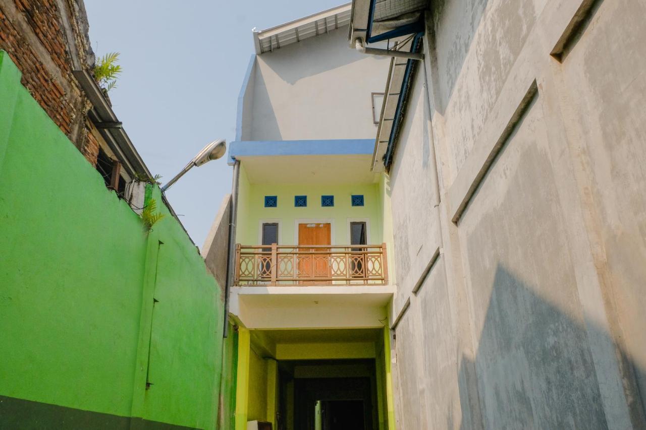 SPOT ON 2081 Sriwijaya Family Residence Lawang Bagian luar foto