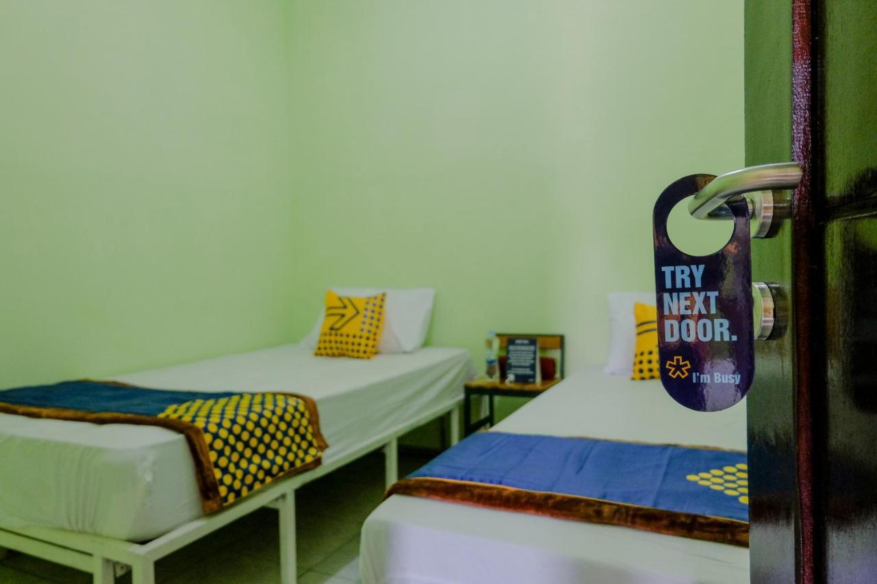 SPOT ON 2081 Sriwijaya Family Residence Lawang Bagian luar foto