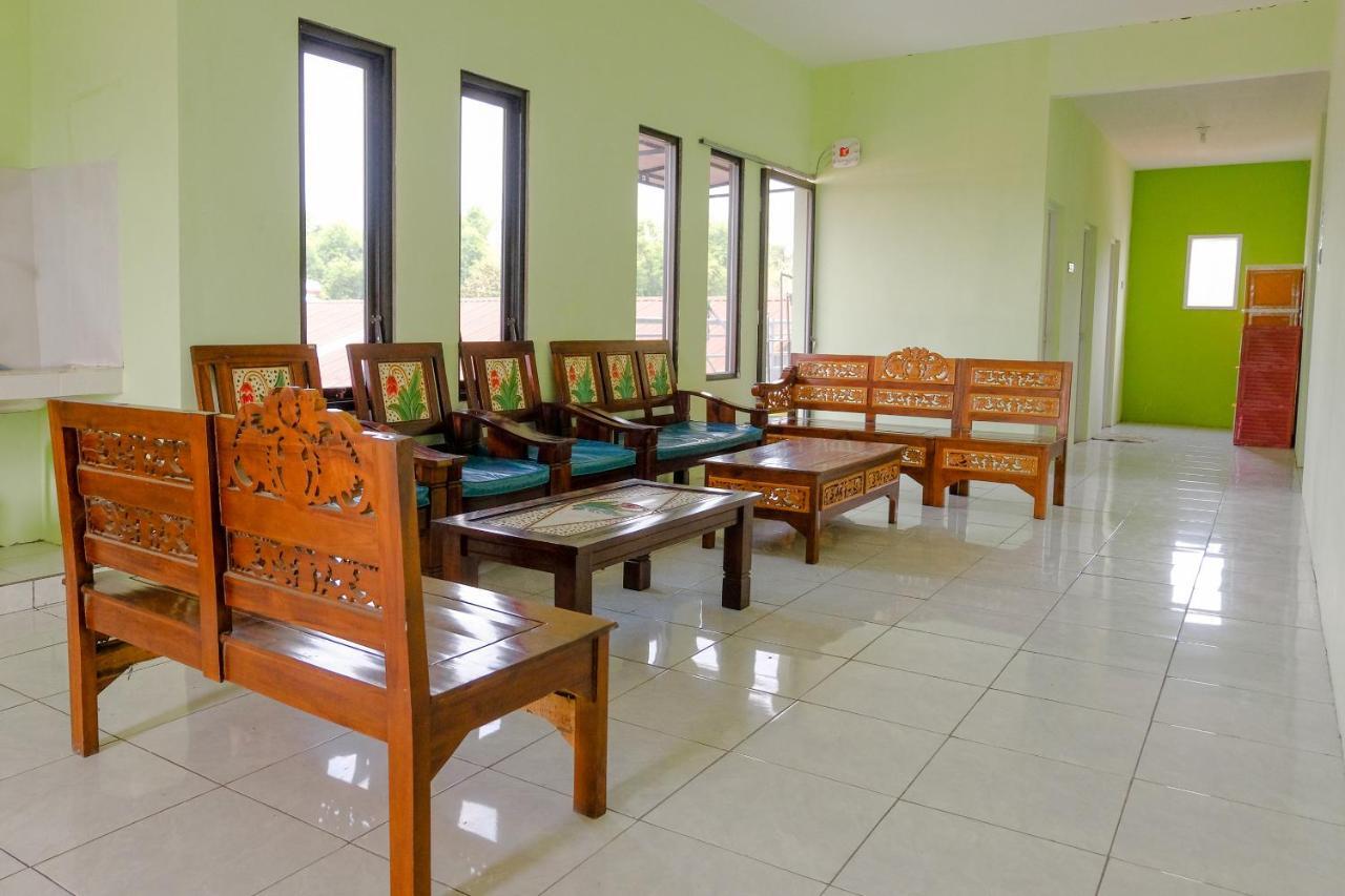 SPOT ON 2081 Sriwijaya Family Residence Lawang Bagian luar foto