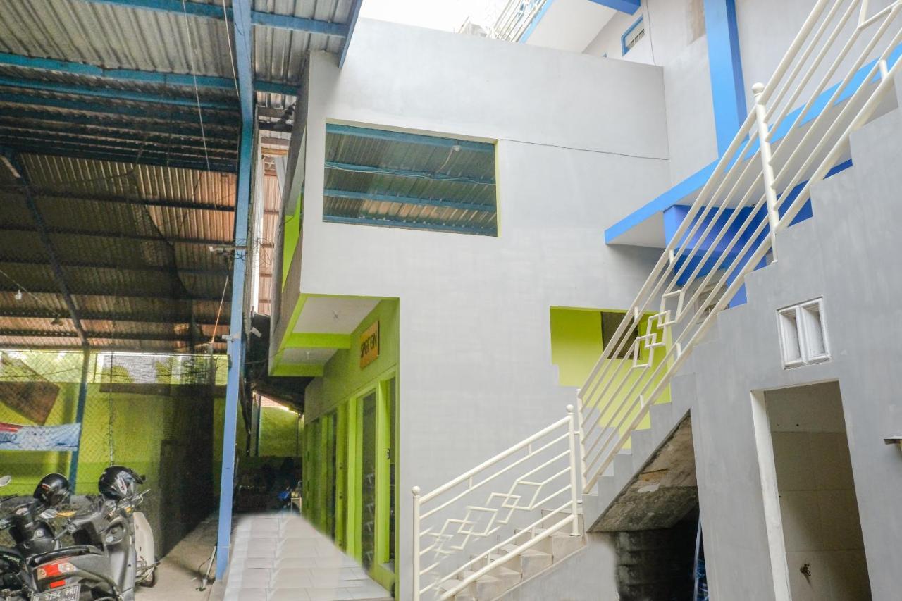 SPOT ON 2081 Sriwijaya Family Residence Lawang Bagian luar foto