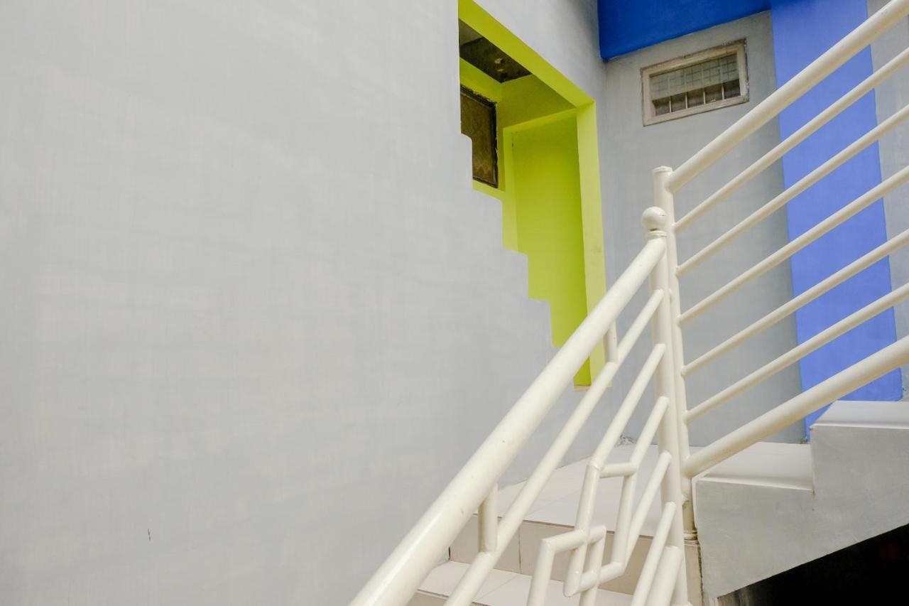 SPOT ON 2081 Sriwijaya Family Residence Lawang Bagian luar foto