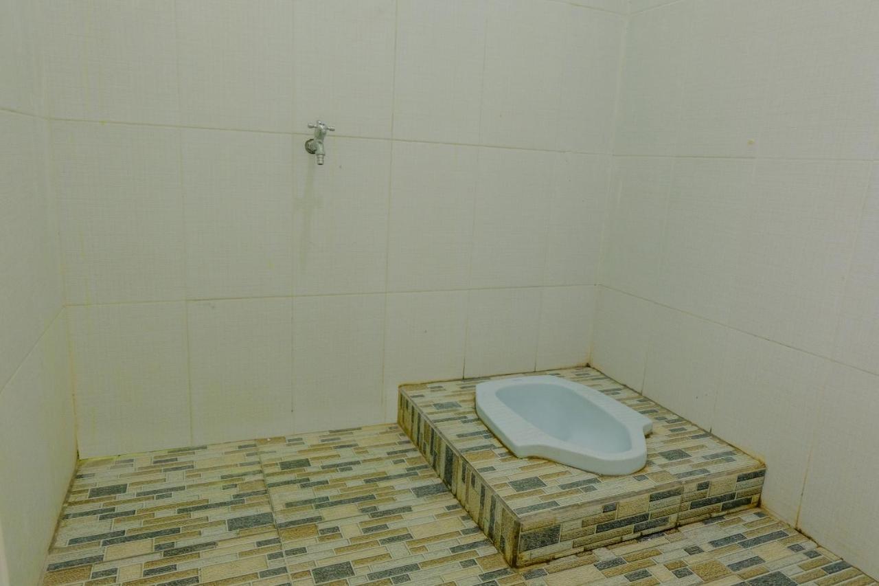 SPOT ON 2081 Sriwijaya Family Residence Lawang Bagian luar foto