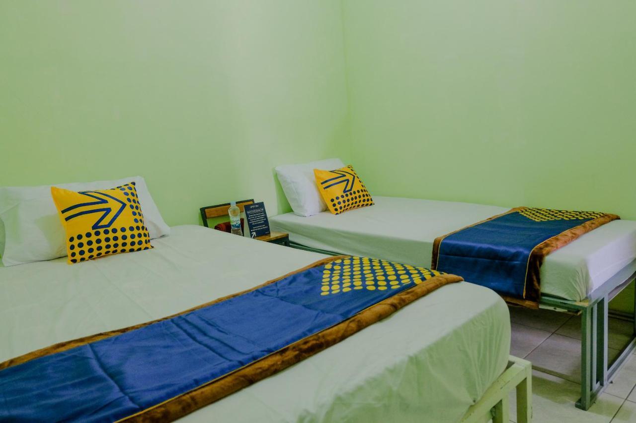 SPOT ON 2081 Sriwijaya Family Residence Lawang Bagian luar foto