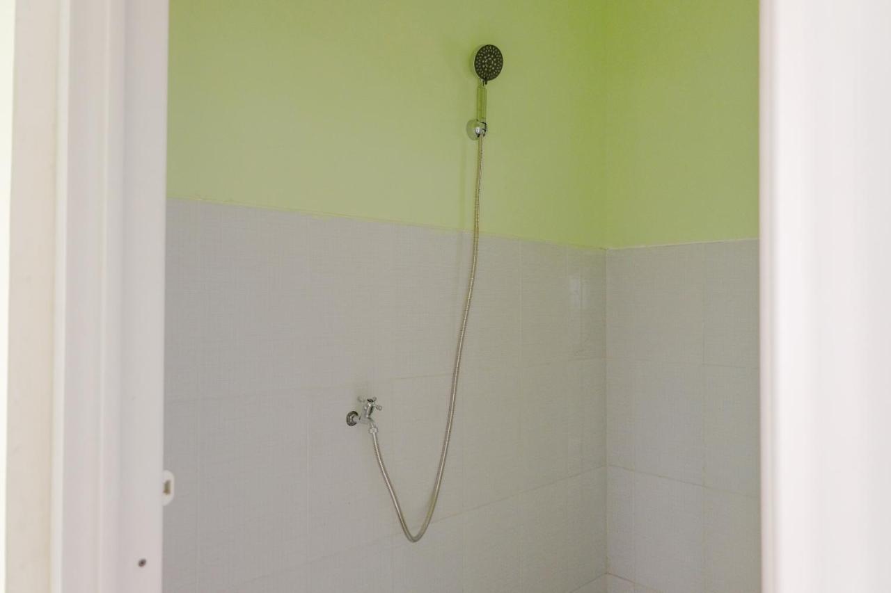 SPOT ON 2081 Sriwijaya Family Residence Lawang Bagian luar foto