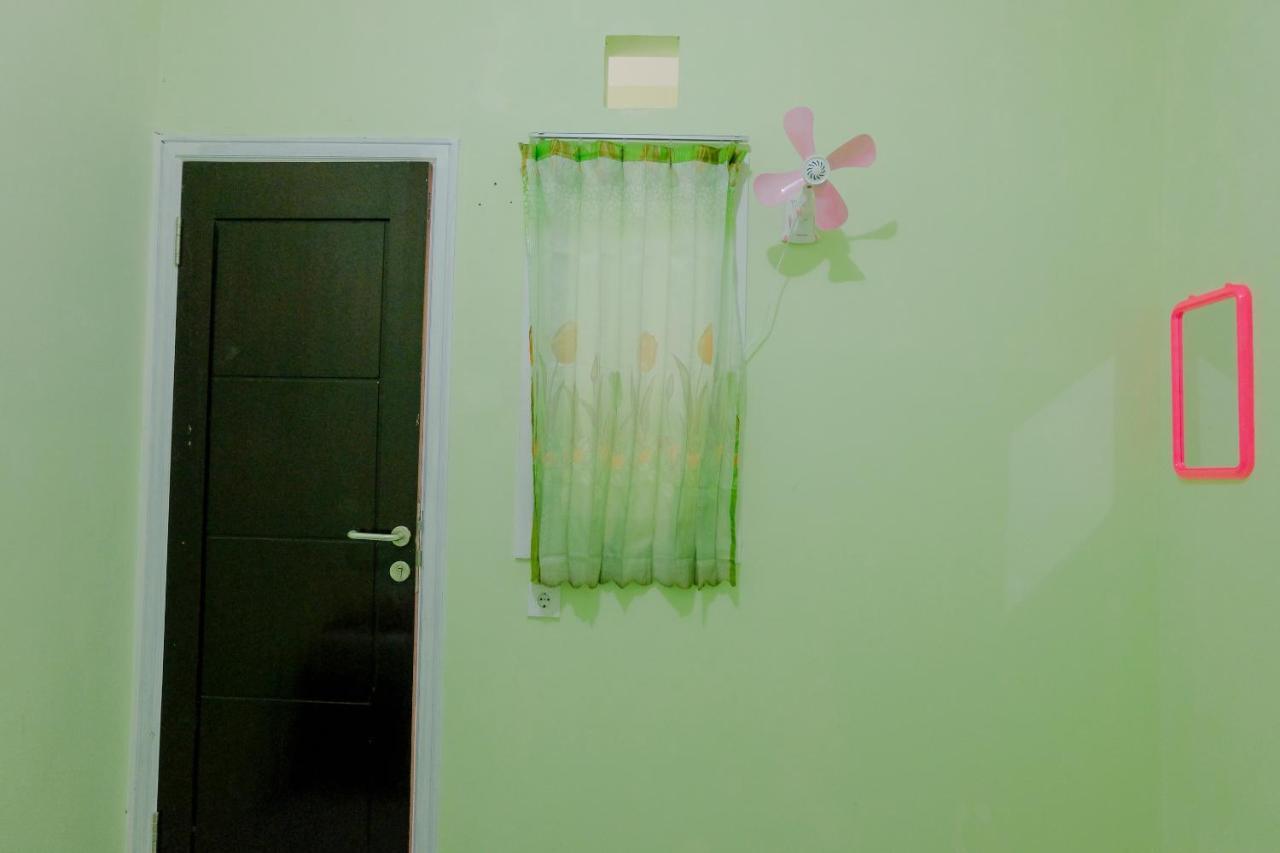SPOT ON 2081 Sriwijaya Family Residence Lawang Bagian luar foto